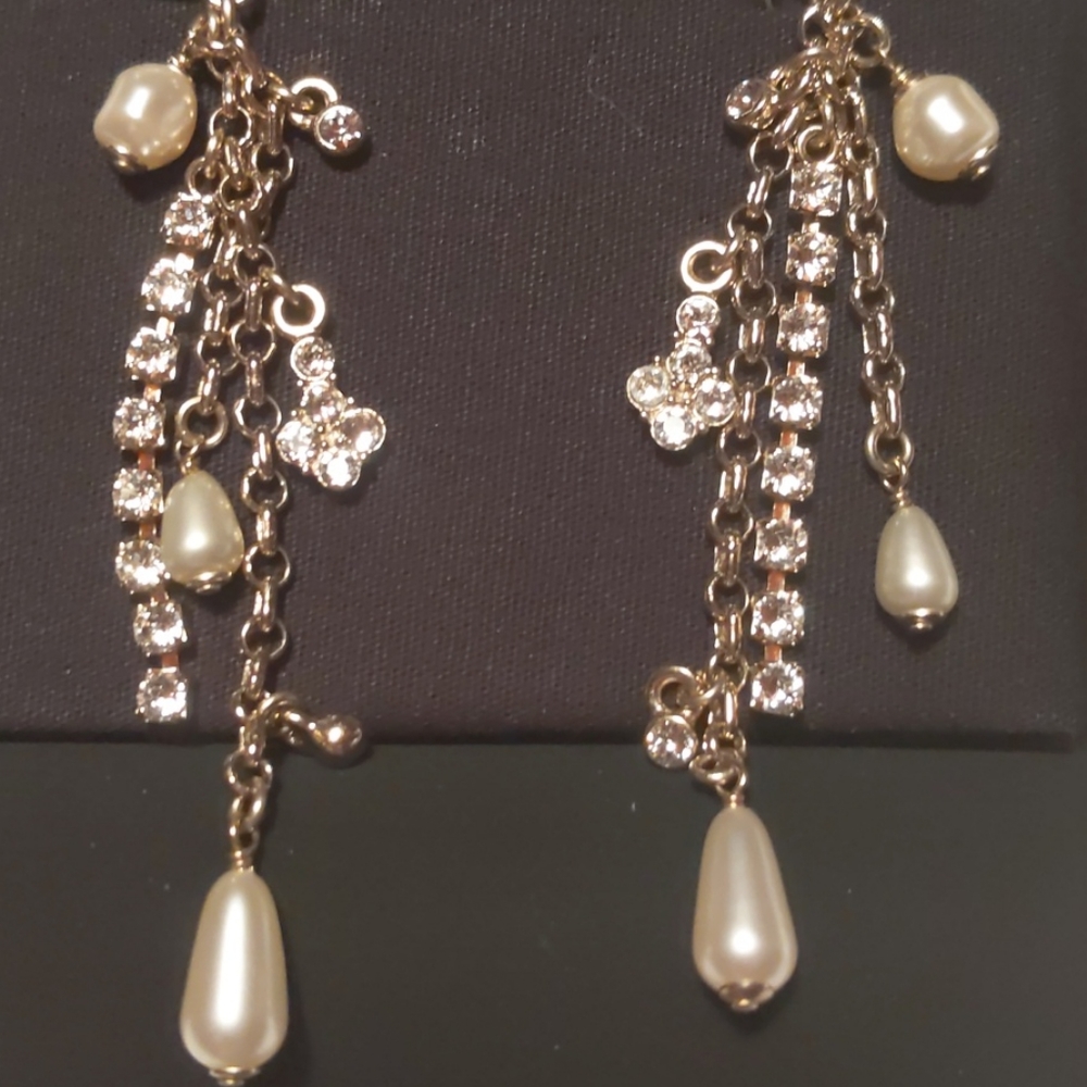 🆕 RARE CHANEL 19A CC Logo Pearl Crystal Earrings - Picture 6 of 8